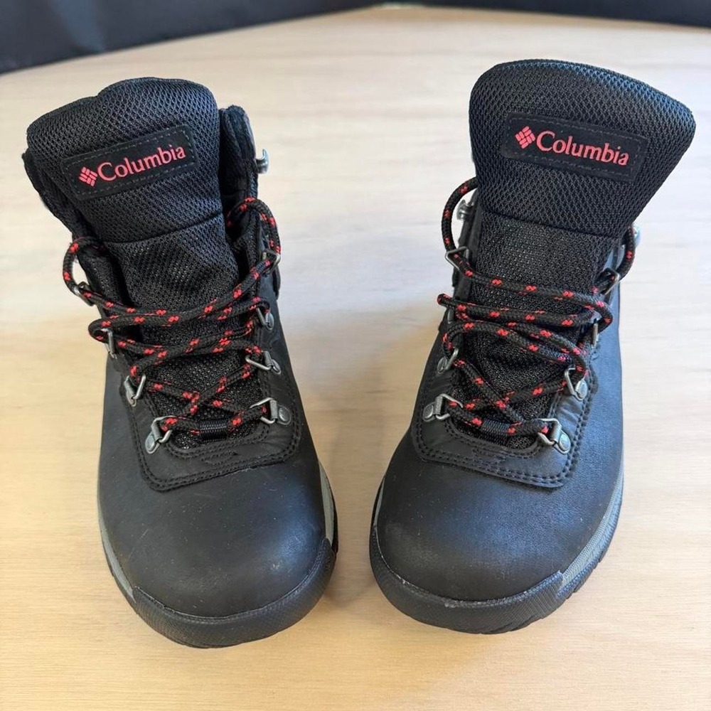 Women's Columbia black hiking boots size 8.5